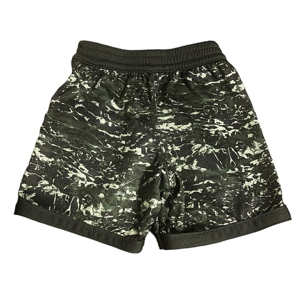 NIKE Dry Fit Elastic Waist Shorts - Picture 4 of 5